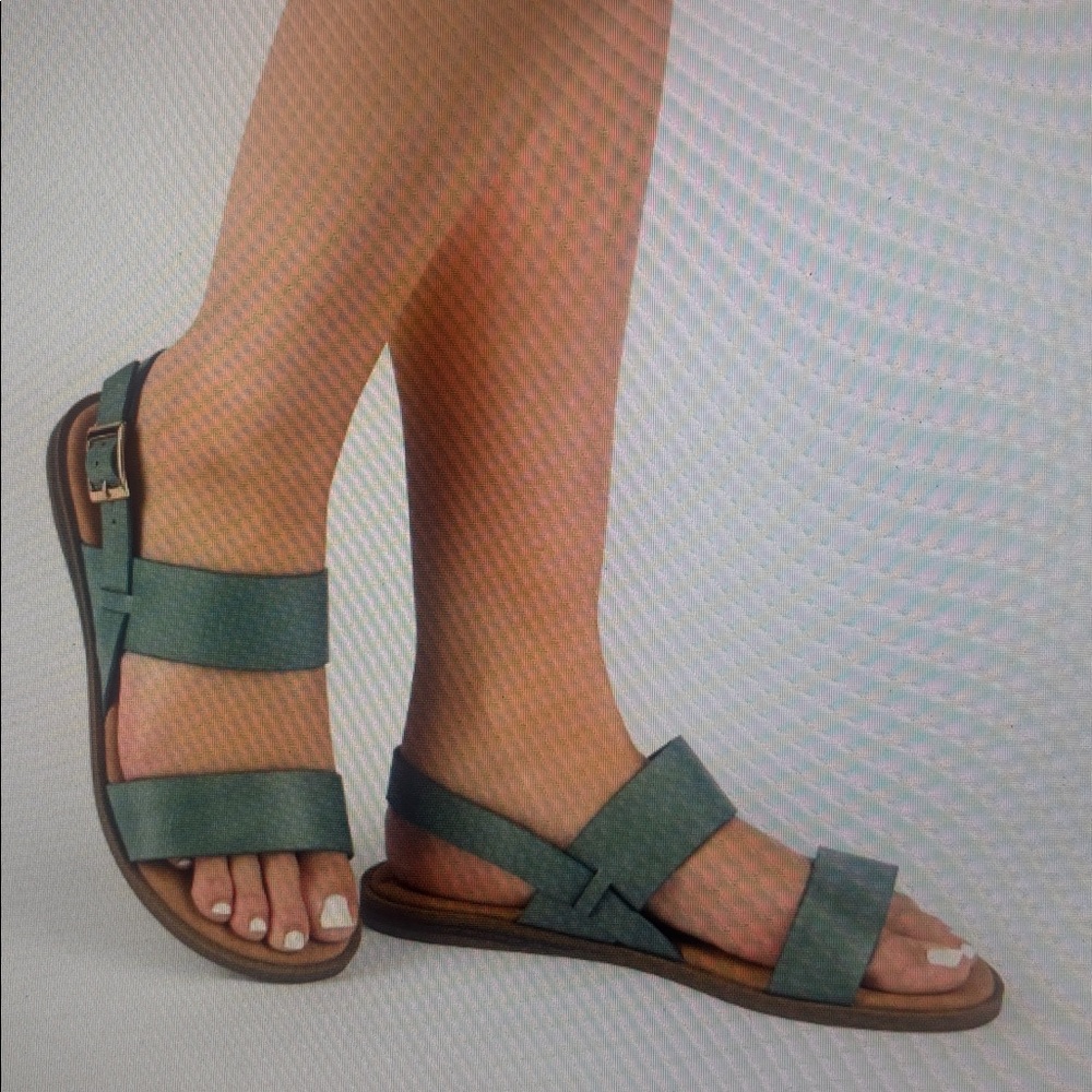 New Journee Women’s Collection Lavine sandals.  Size 8.5